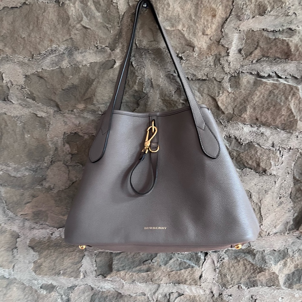 EUC Burberry Honeybrook Derby Tote Bag, wristlet & dustbag. - Picture 14 of 16
